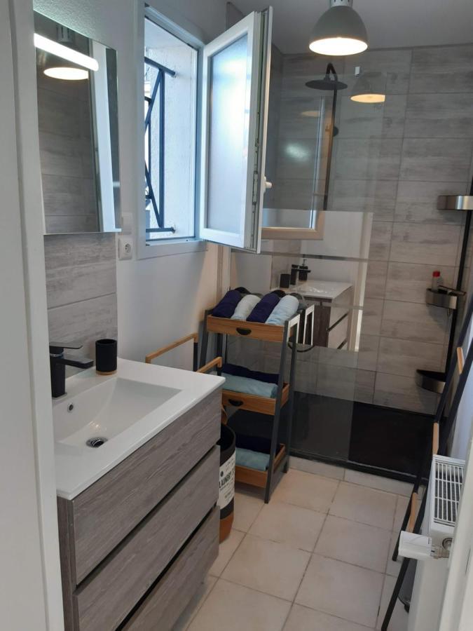 Appartement Renove Le New-York En Centre Ville - Terrasse Et Parking - Non Climatise La Roche-Chalais Exterior foto