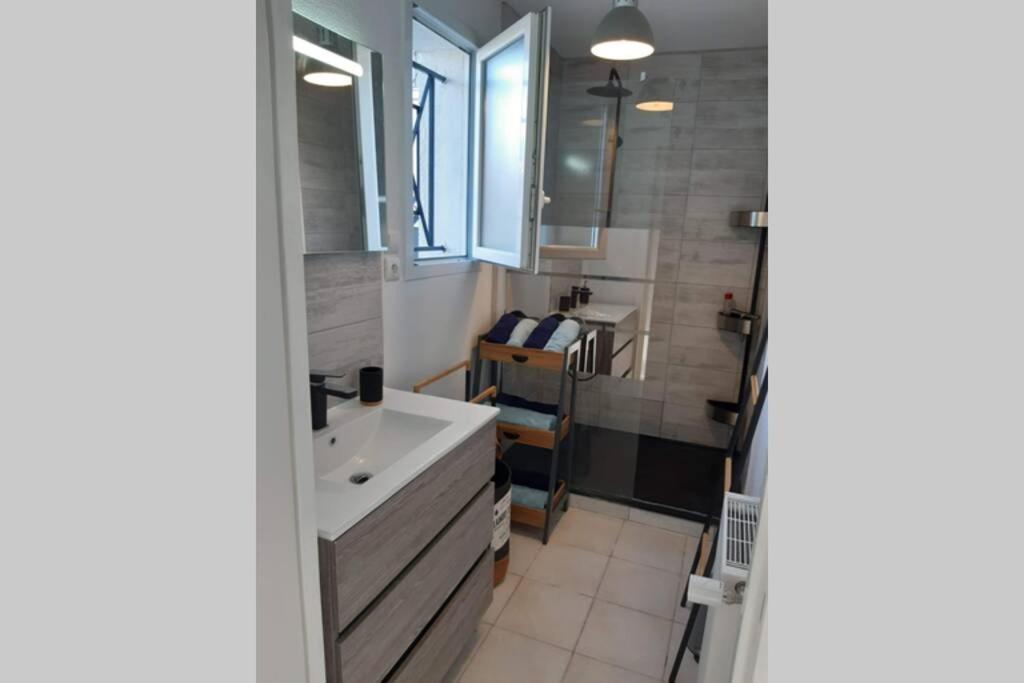 Appartement Renove Le New-York En Centre Ville - Terrasse Et Parking - Non Climatise La Roche-Chalais Exterior foto